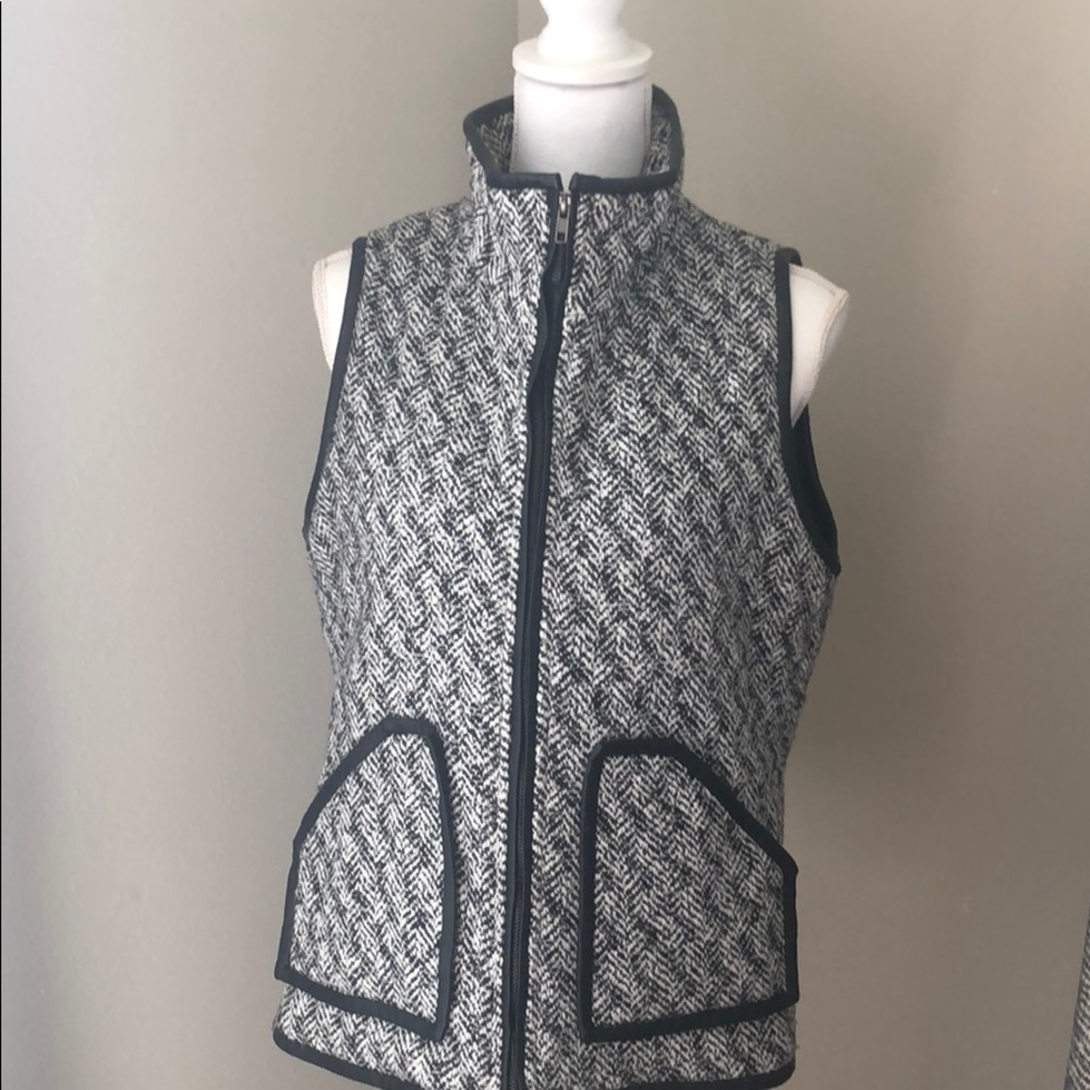 Black & white wool vest size large